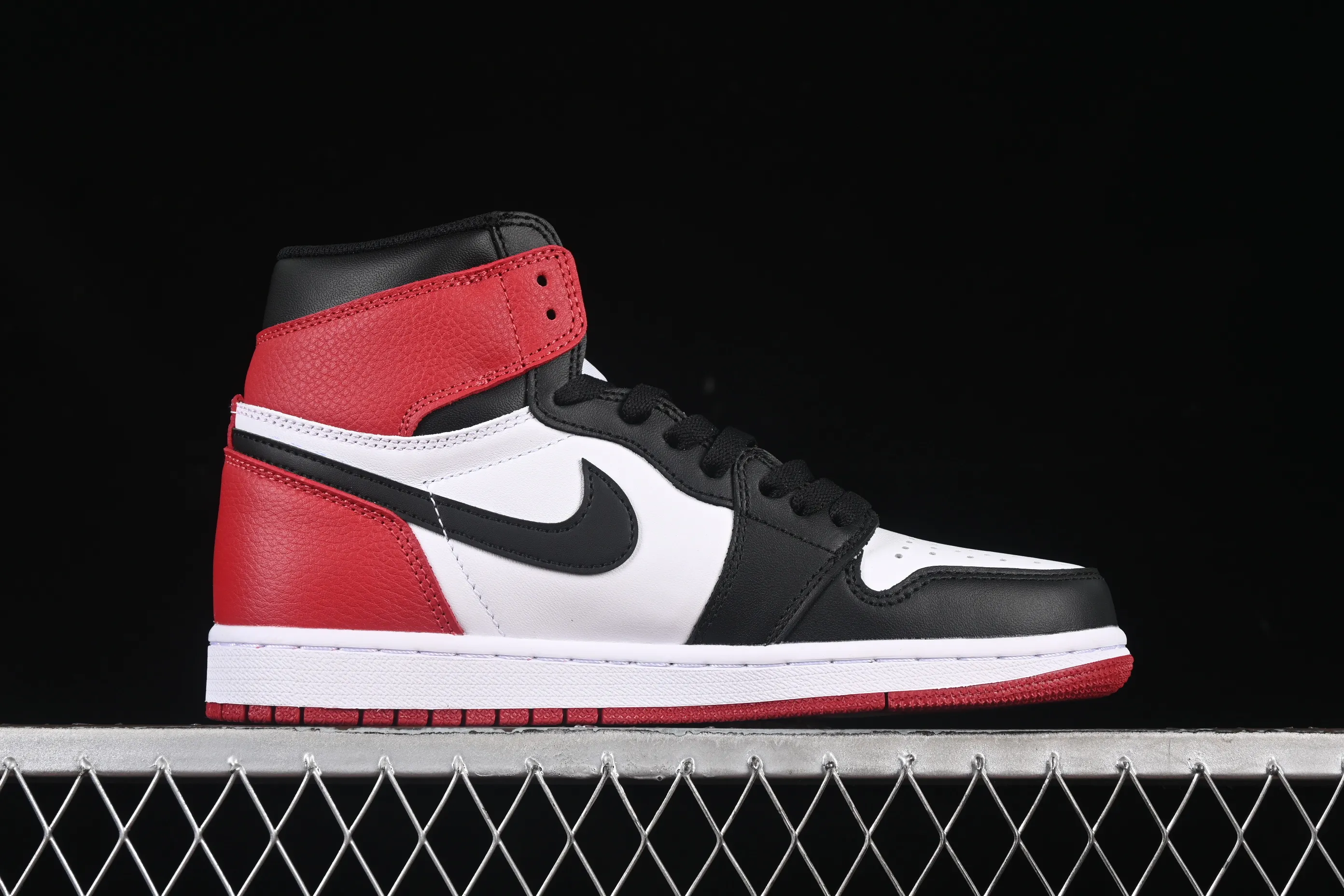 All categories Air Jordan Jordan series basketball shoes Air Jordan 1 High Air Jordan 1 High Retro OG AJ1 Joe 1 black toe high-top basketball shoes 555088-125
